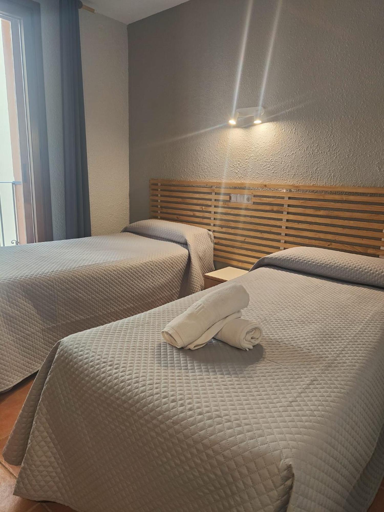 Hotel Acebo Plaza Mayor Jaca Eksteriør billede